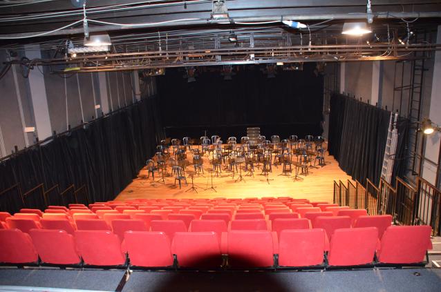 salle demi gradin vue de la régie