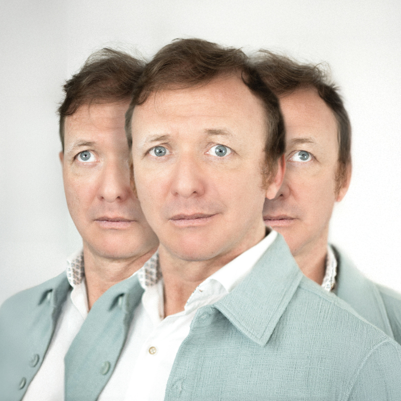 Même homme avec trois expressions différentes