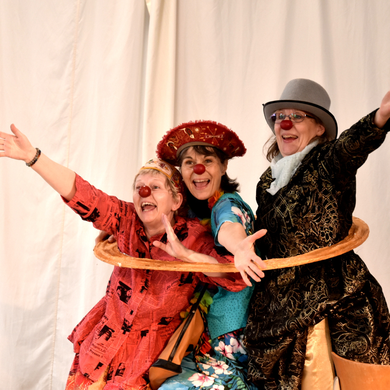 Trois femmes en clown
