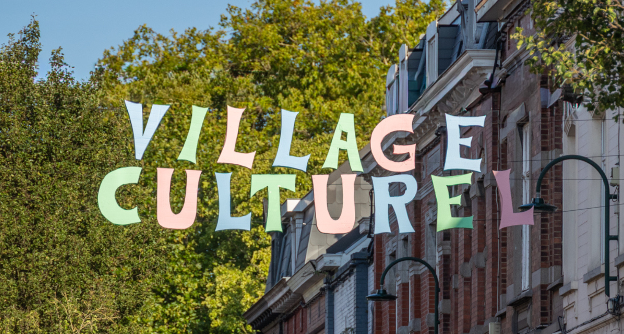 banderole urbaine du village culturel